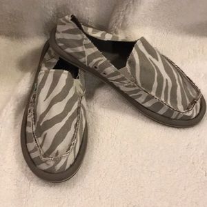 NWOT Sanuk size 8 zebra print